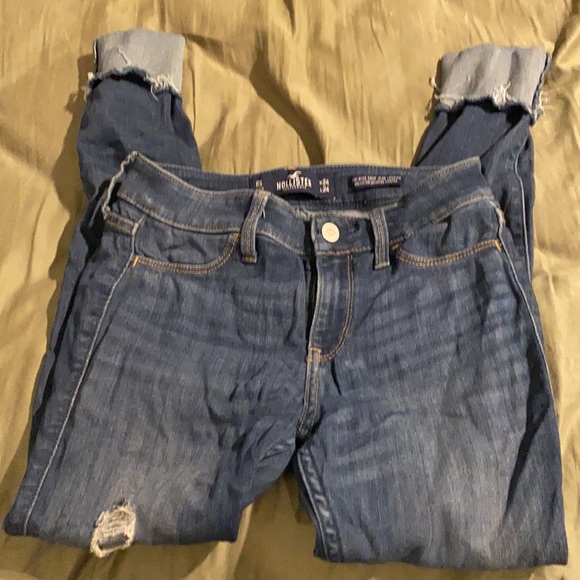 Hollister LOW-RISE RIPPED MEDIUM WASH JEAN LEGGINGS - Picture 4 of 7